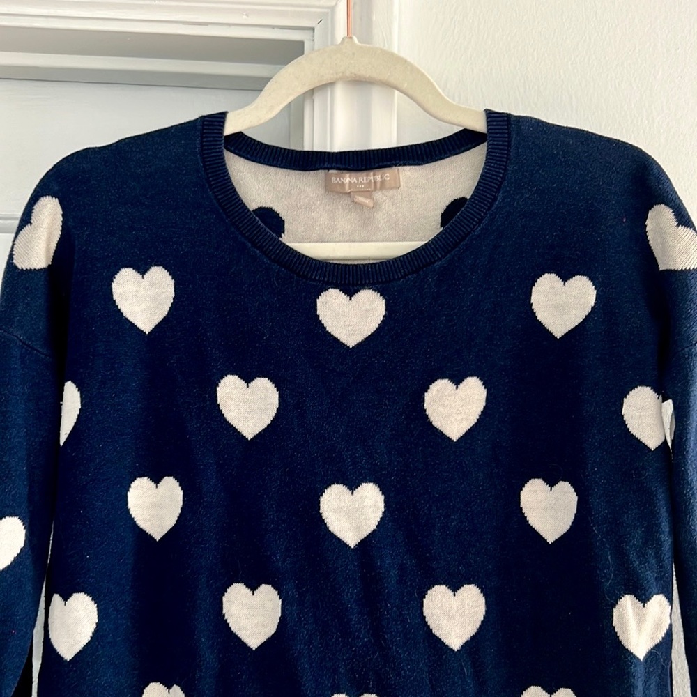 ♥️ Banana Republic Navy & White Heart Knit Sweater - Picture 4 of 7